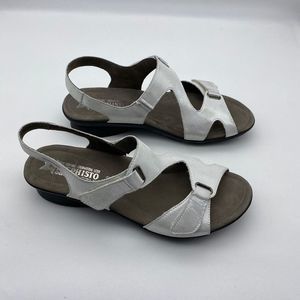 Mephisto
Paris in White Sandals Size 9